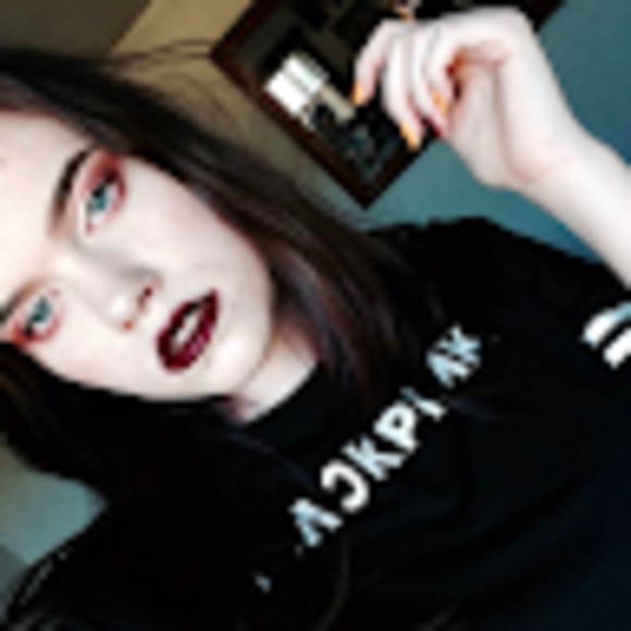 Meet your Posher, Whitney - Picture 1 of 1